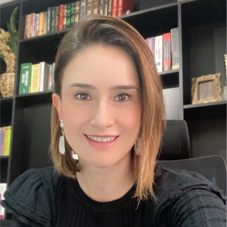 Dra. Aline Folador de Liz - Advogada Previdenciária